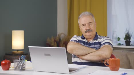 Home-office-worker-old-man-makes-a-trust-sign-to-the-camera.